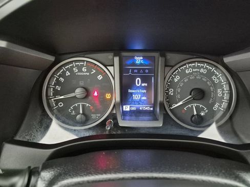 Used 2022 Toyota Tacoma TRD Off-Road w/ Technology Package AWD/4WD image 16