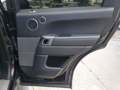 Used 2019 Land Rover Range Rover Sport HSE image 39