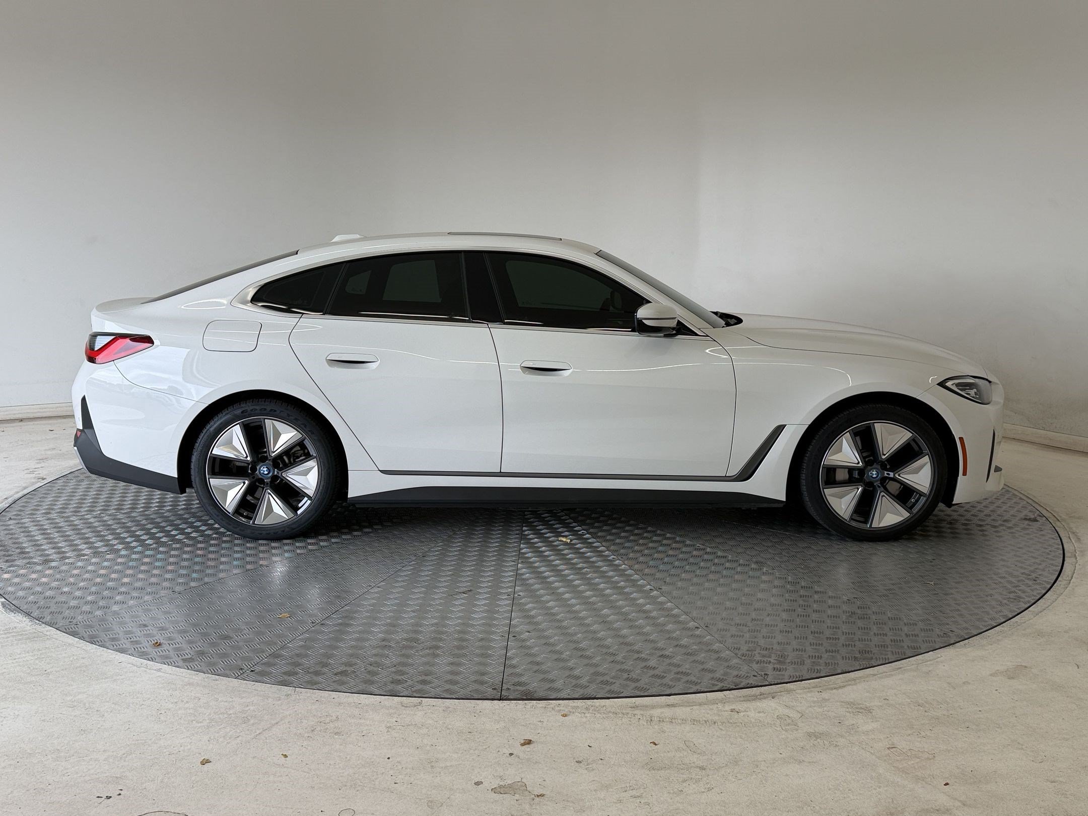 Used 2024 BMW i4 eDrive35 w/ Convenience Package RWD image 8