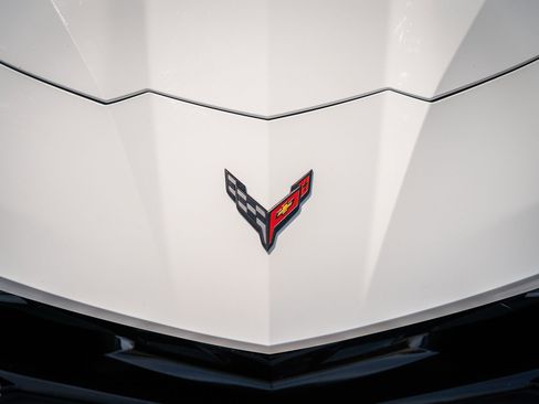 Used 2025 Chevrolet Corvette Stingray Preferred Cpe w/ Z51 Performance Package image 4