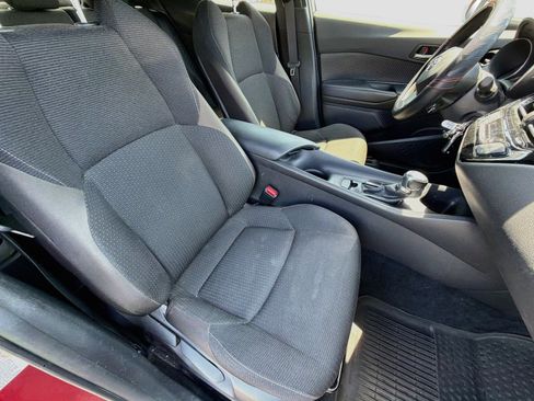 Used 2019 Toyota C-HR LE FWD image 15