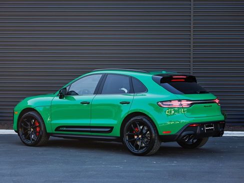 New 2026 Porsche Macan GTS image 3