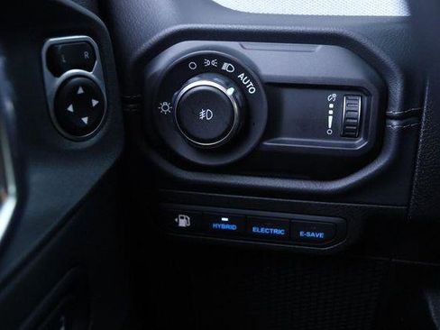 Used 2025 Jeep Wrangler Sahara image 20