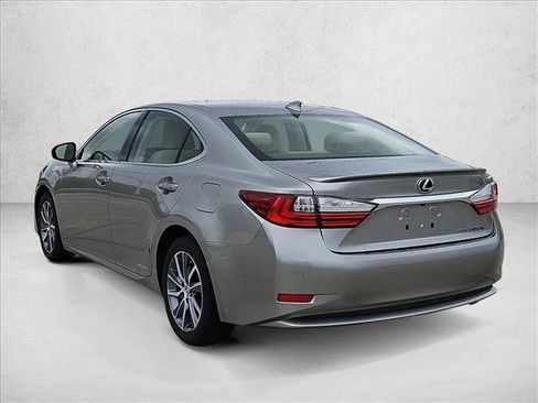 Used 2017 Lexus ES 300h w/ Luxury Package image 7