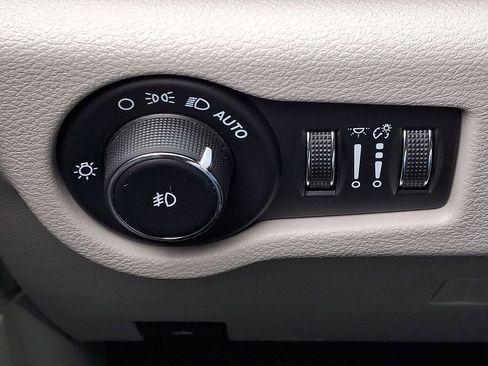 Used 2022 Chrysler Pacifica Touring-L image 28