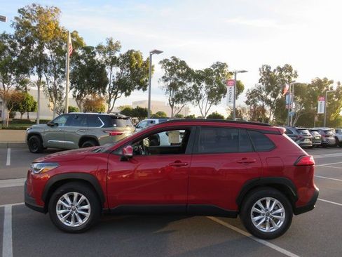 Used 2022 Toyota Corolla Cross LE w/ Moonroof Package image 7