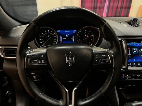 Used 2018 Maserati Levante AWD/4WD image 28