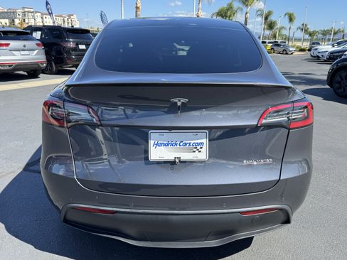 Used 2022 Tesla Model Y Performance image 5