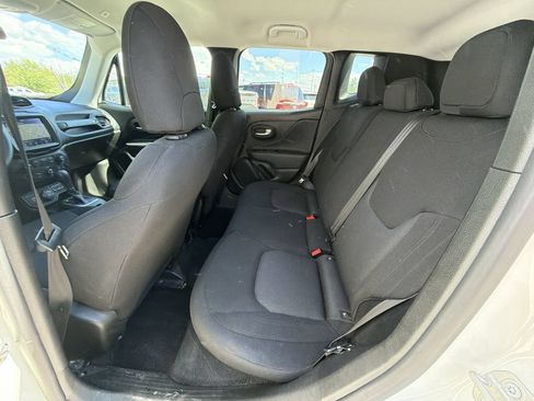 Used 2023 Jeep Renegade Latitude AWD/4WD image 21
