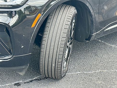 Used 2024 Lincoln Nautilus Reserve image 25