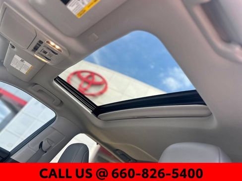 Used 2022 Toyota Highlander XLE AWD/4WD image 17