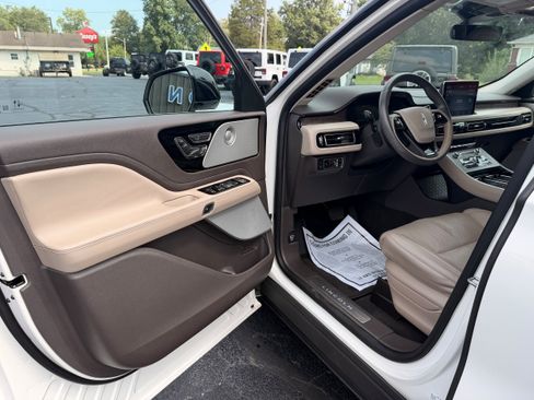 Used 2022 Lincoln Aviator Grand Touring w/ Equipment Group 301A AWD/4WD image 12