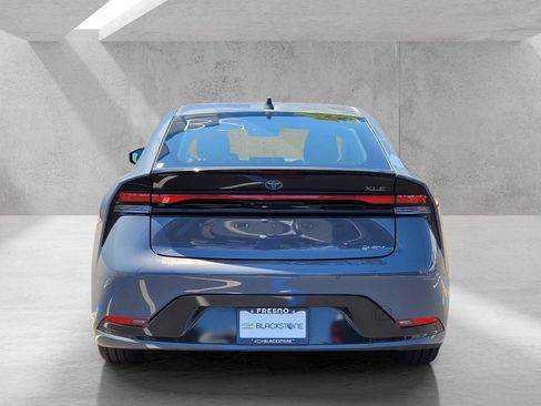 Used 2024 Toyota Prius XLE FWD image 5