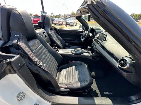 Used 2018 FIAT 124 Spider Abarth w/ Convenience Group RWD image 23