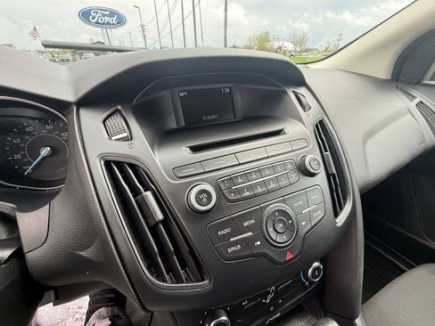 Certified 2017 Ford Focus SE image 25
