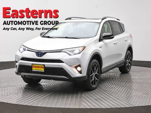 Used 2018 Toyota RAV4 SE AWD/4WD image 1
