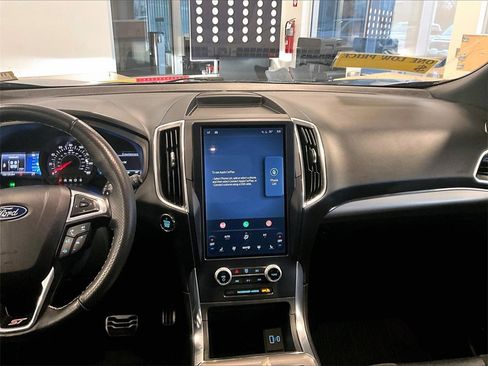 Used 2022 Ford Edge ST image 18