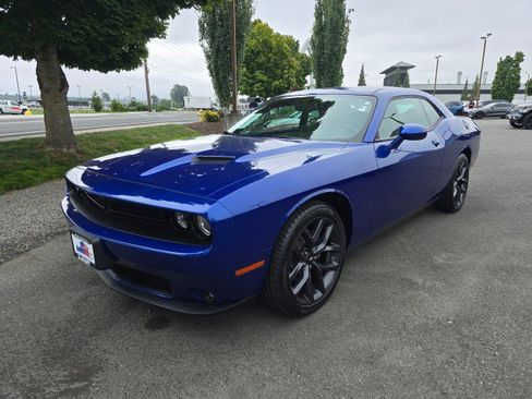 Used 2019 Dodge Challenger SXT w/ Driver Convenience Group image 8