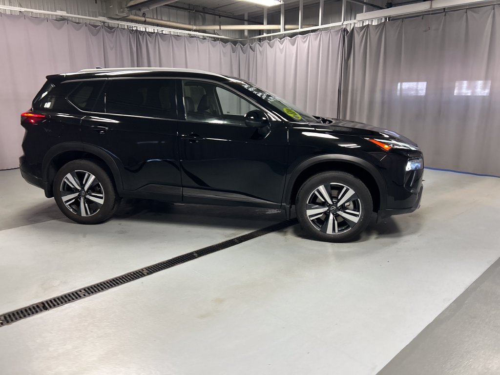Used 2025 Nissan Rogue SL w/ Tech Package AWD/4WD image 8