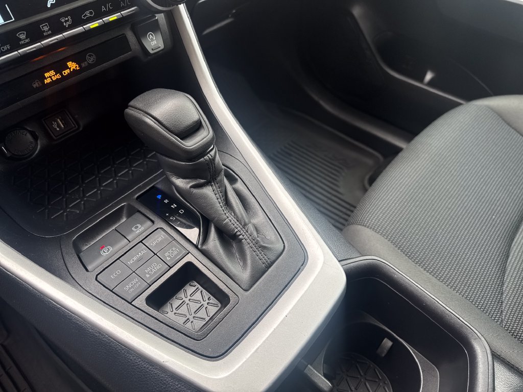 Certified 2025 Toyota RAV4 LE AWD/4WD image 23