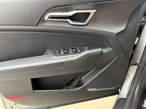 New 2025 Kia Sportage LX image 18