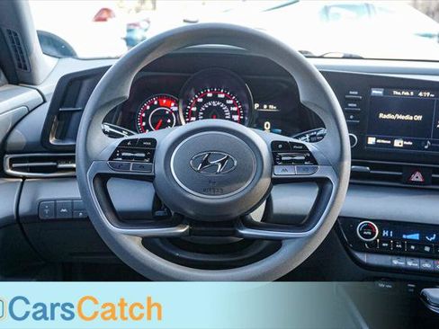 Used 2022 Hyundai Elantra SEL image 32
