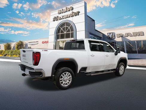 Used 2024 GMC Sierra 3500 SLE image 3