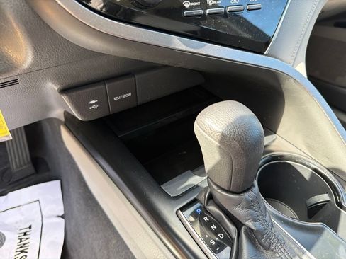Used 2018 Toyota Camry LE FWD image 18