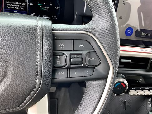Used 2025 Toyota Tacoma TRD Off-Road AWD/4WD image 11