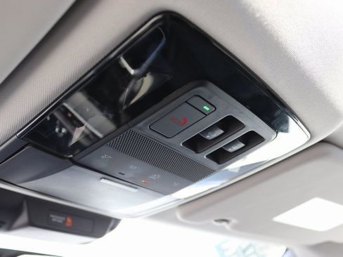 Used 2025 Mitsubishi Outlander SE image 12