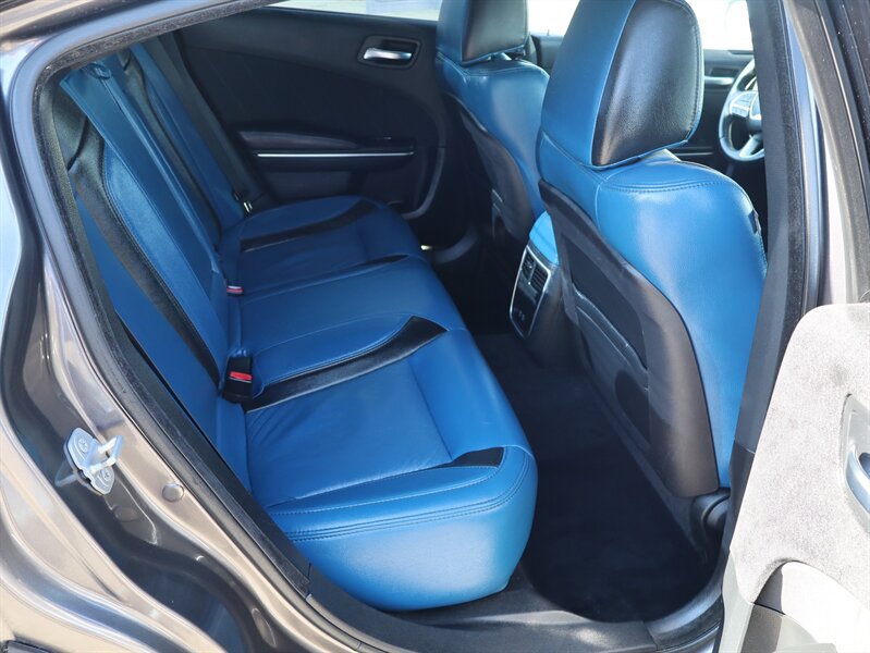 Used 2015 Dodge Charger SXT RWD image 11