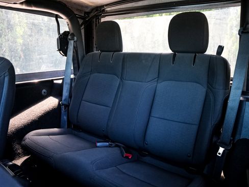 Used 2018 Jeep Wrangler Sport AWD/4WD image 8