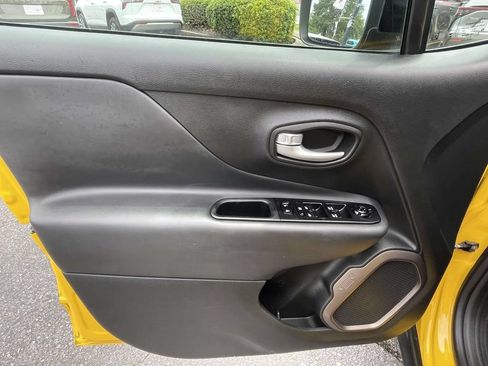 Used 2023 Jeep Renegade Latitude AWD/4WD image 14