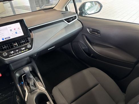 Used 2025 Toyota Corolla LE FWD image 33