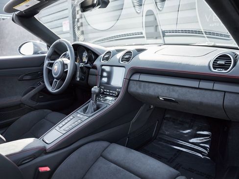 Used 2025 Porsche 718 Boxster Spyder RS w/ Accent Package Logos image 46