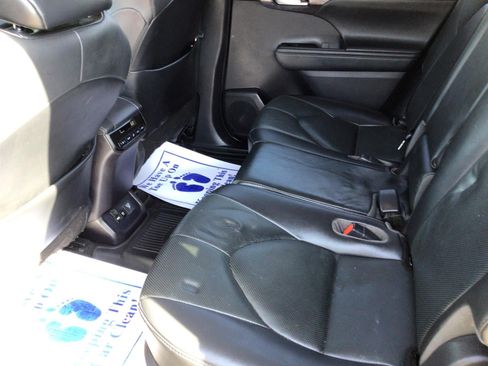 Used 2021 Toyota Highlander Limited AWD/4WD image 17