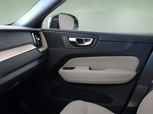 New 2026 Volvo XC60 B5 Plus w/ Protection Package Premier image 12