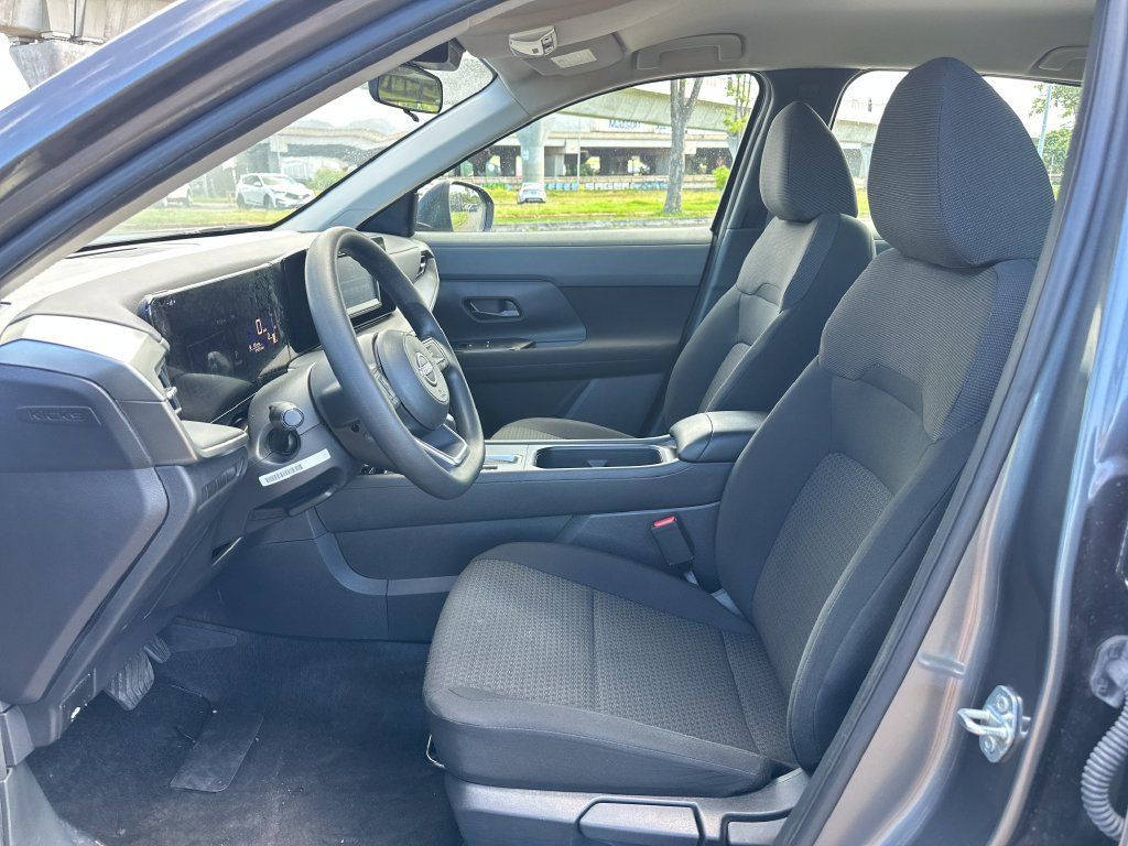 Used 2025 Nissan Kicks S AWD/4WD image 13