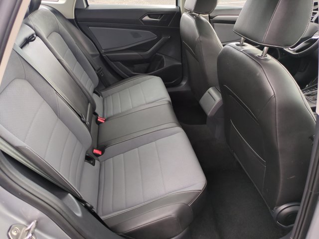 Used 2025 Volkswagen Jetta SE FWD image 18