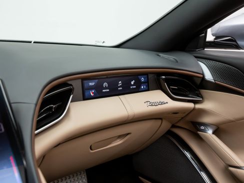 Used 2024 Ferrari Roma Spider image 30