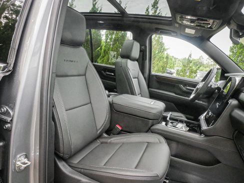 Used 2026 GMC Yukon Denali w/ Sun & Power Step Package AWD/4WD image 34
