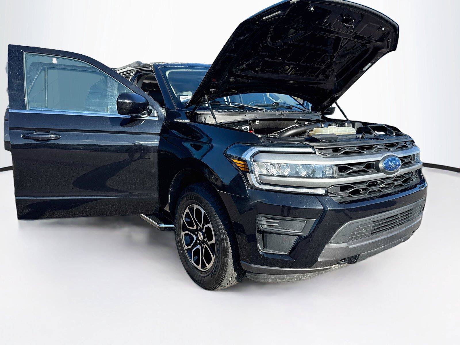 Used 2023 Ford Expedition XLT AWD/4WD image 43