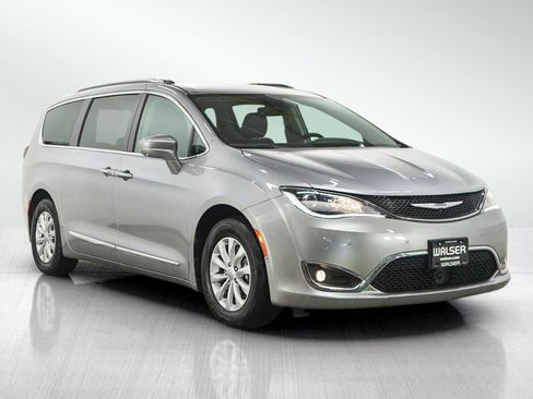 Used 2019 Chrysler Pacifica Touring-L w/ Advanced Safetytec Group FWD image 7