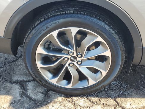 Certified 2023 Lincoln Nautilus Reserve image 7