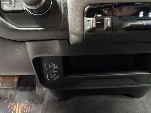 Used 2024 RAM 2500 Big Horn w/ Bed Utility Group image 21