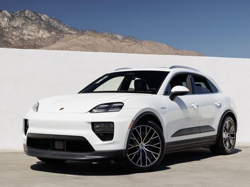 Certified 2025 Porsche Macan 4S Electric AWD/4WD image 1