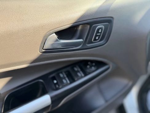 Used 2019 Ford Transit Connect XLT image 41