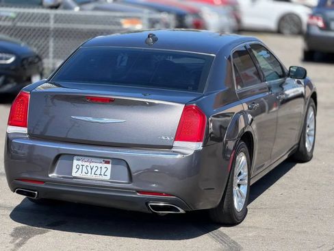 Used 2015 Chrysler 300 Limited RWD image 17