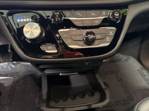 New 2026 Chrysler Pacifica Select image 9