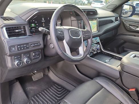 Used 2024 GMC Yukon XL Denali w/ Denali Reserve Package image 18